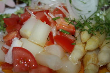 Spargel-Tomatensalat