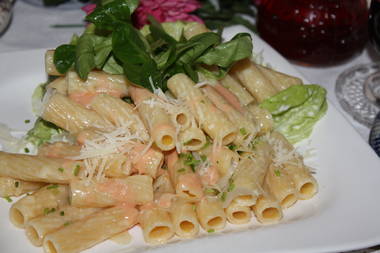 Knoblauch-Sahnenudeln mit Parmesan