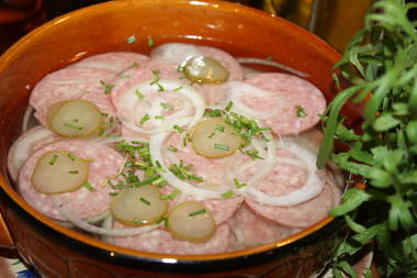 Schäfersalat mit Gurken und Zwiebeln