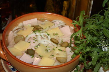 Schwarzwaldsalat mit Käse