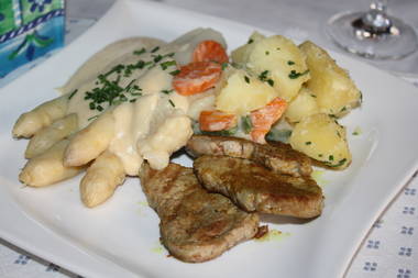 Spargel mit Schweinefilet-Medaillons