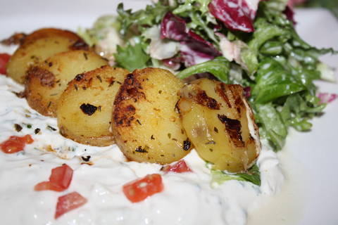 Kartoffelscheiben gebraten mit Sahnequark