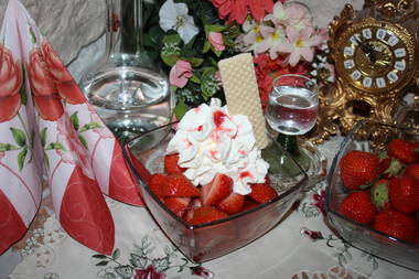 Grappa-Erdbeeren mit Sahne