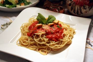 Spaghetti mit scharfer Tomatensoße