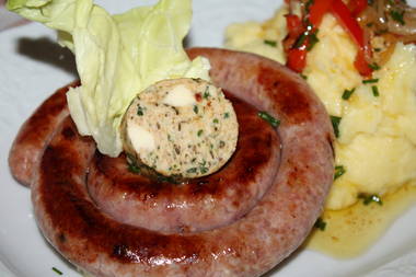 Schneckenbratwurst mit selbstgemachter Kräuterbutter