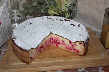 Käsekuchen mit roten Johannisbeeren