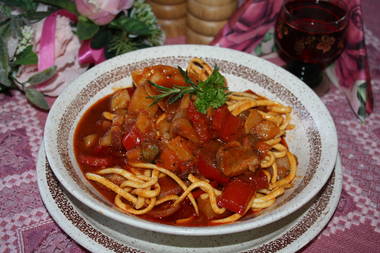 Schwarzwälder Gulaschteller mit selbstgemachten Spätzle