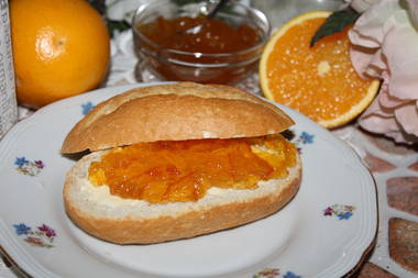 Weckle mit Orangenmarmelade