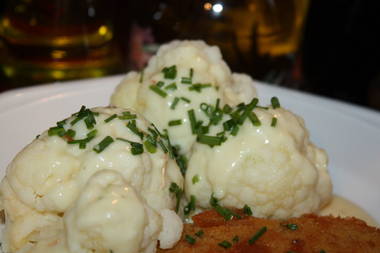 Blumenkohl mit weißer Bechamellsoße