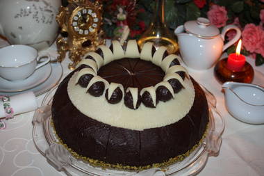 Schwarzwälder Marillen-Trüffel-Torte