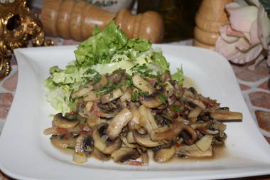 Schwarzwälder Champignonscheiben  mit grünem Zitronensalat