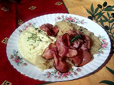 Schwarzw&auml;lder Schinkenspeck mit Kartoffelbrei und Sauerkraut