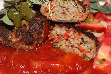 Schwäbische Fleischküchle mit Paprika