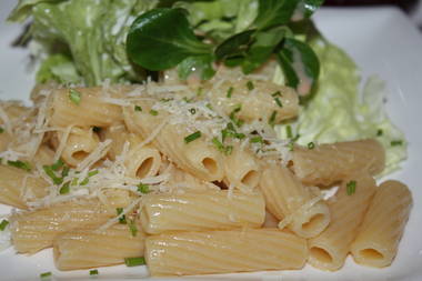 Knoblauchnudeln mit  Parmesan