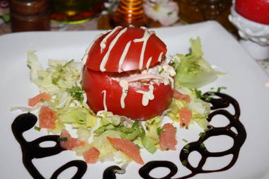 Gef&uuml;llte Strauchtomaten mit Lachs und K&auml;se