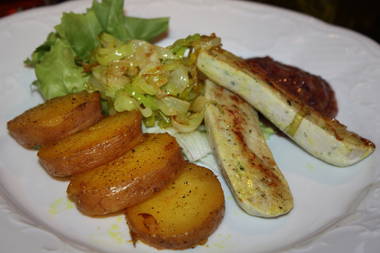 Weißwurst gebraten mit Curcuma Bratkartoffeln