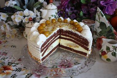 Mirabell-Eierlik&ouml;r-Cinzano Sahnetorte