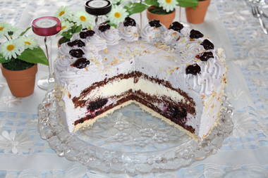 Blaubeer-Eierlik&ouml;r-Sahne-Torte