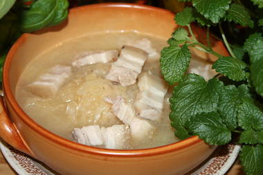 Sauerkrautsuppe mit Bauchspeck