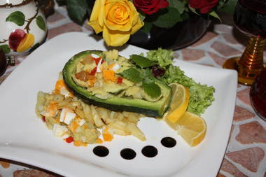 Avocadosalat mit frischen Ananas