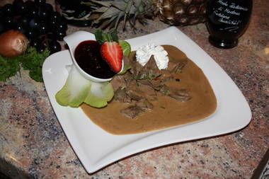 Wildschweinkeule mit Ingwer-Honig-Sauce