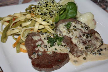 Rinderfilet-Medaillons mit Pfeffersoße