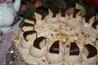 Eierlik&ouml;r-Baumkuchen-Sahnetorte