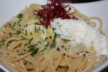 Spaghetti mit Artischocken und Pfeffersahnesoße