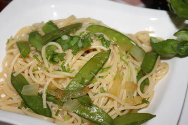 Butter-Spaghetti mit Zuckerschoten