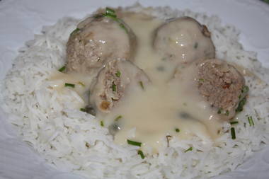 Hackfleischklopse in Zitronen-Limetten-Kapernso&szlig;e