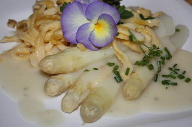 Spargel mit Schwäbischen Spätzle und Zitronenspargelsoße