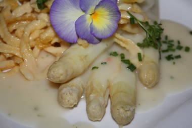 Spargel mit Schwäbischen Spätzle und Limettenspargelsoße