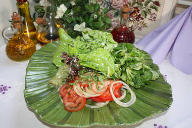 Grüne Salatvariaton mit Tomatensalat