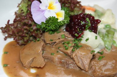 Rehbraten in Cherry-Preiselbeer-Sahnesoße