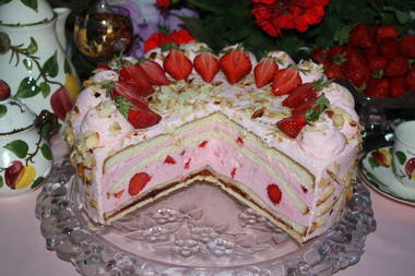 Maraschino-Erdbeer-Sahnetorte