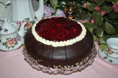 Schwarzwälder Maraschino-Mandel-Kuppeltorte