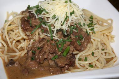 Spaghetti mit Rehragout und Rehrahmsoße