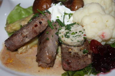 Rehrückensteak mit Wein-Olivenölsoße