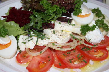 Mozzarella auf Tomatensalat