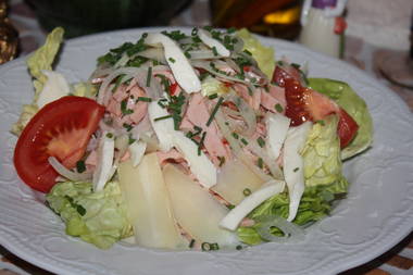 Wurstsalat mit Tomaten,Käse und Mozzarella