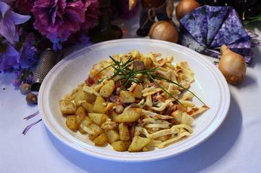 Bauernteller mit gebratenem Apfel