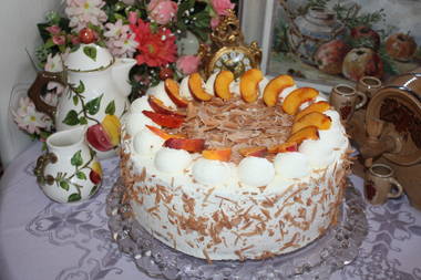 Nektarinen Sahnetorte