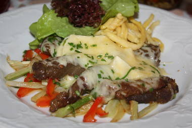 Rinderleber-Streifen mit Paprika und Fenchel überbacken