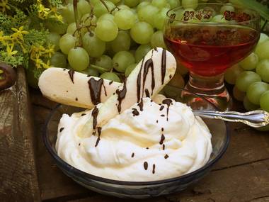 Badische Weinschaumcrem mit Löffelbisquit