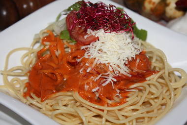 Spaghetti mit feurig scharfen Sahne-Paprikastreifen