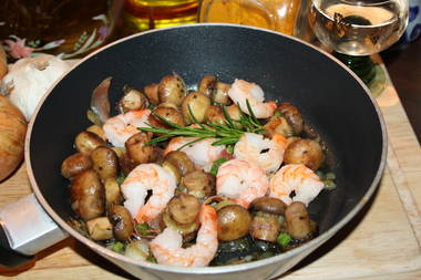 Gebratene Kräutergarnelen mit frischen Champignonköpfen