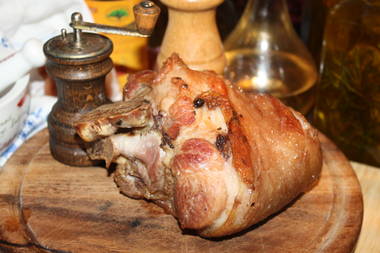 Schweinshaxe gegrillt