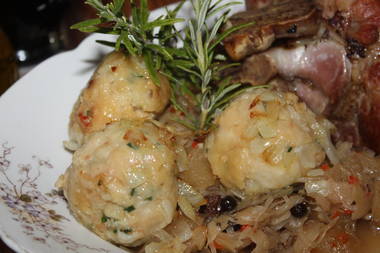 Semmelknödel mit Zwiebeln