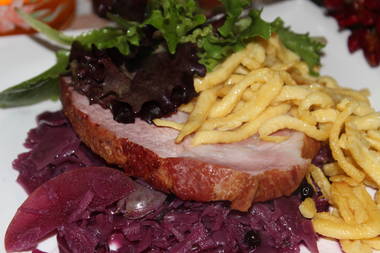 Schwäbisches Scheufele mit Rotkraut und Spätzle