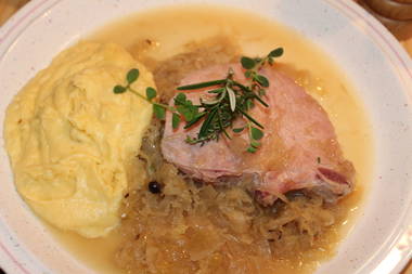 Badische Ripple, mit Sauerkraut und Tante Fannys-Kartoffelbrei
